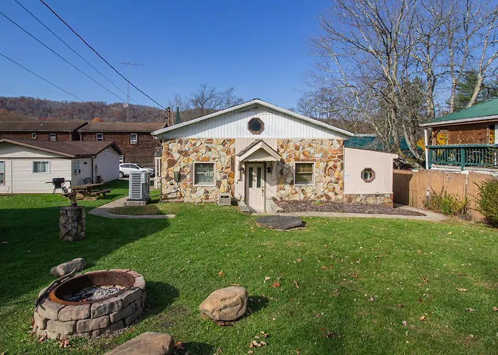 Stay In Ohiopyle - Closest Place To The Gap Trail In Ohiopyle, Pa, Hot Tub