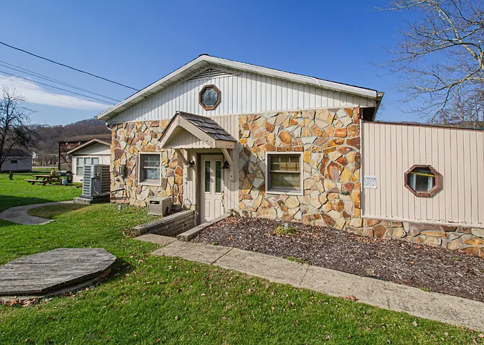 Stay In Ohiopyle - Closest Place To The Gap Trail In Ohiopyle, Pa, Hot Tub