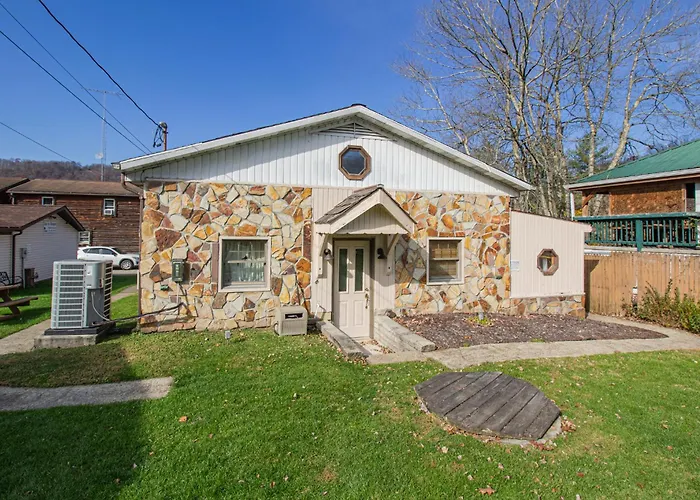 Stay In Ohiopyle - Closest Place To The Gap Trail In Ohiopyle, Pa, Hot Tub